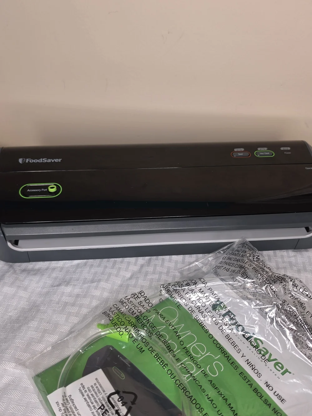 FoodSaver FM2000 Vacuum Sealer - Black